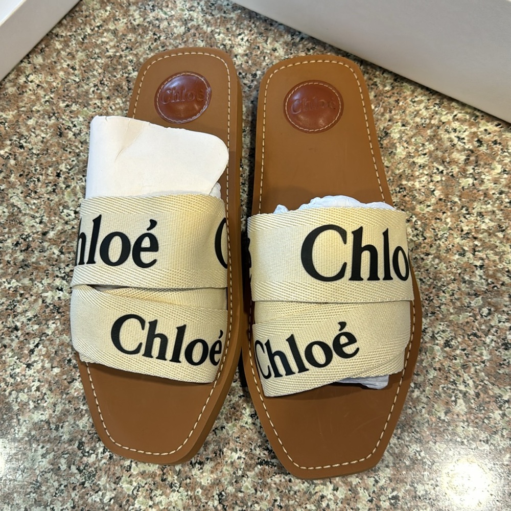 🎀 BRAND NEW CHLOE WOODY FLAT SANDALS 🎀